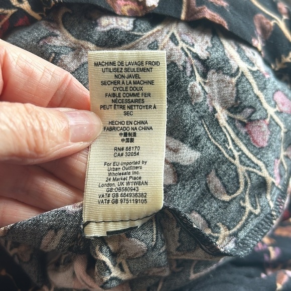 Free People Pretty and Free Open Back Romper Floral Black Pink Sz S - Picture 11 of 11